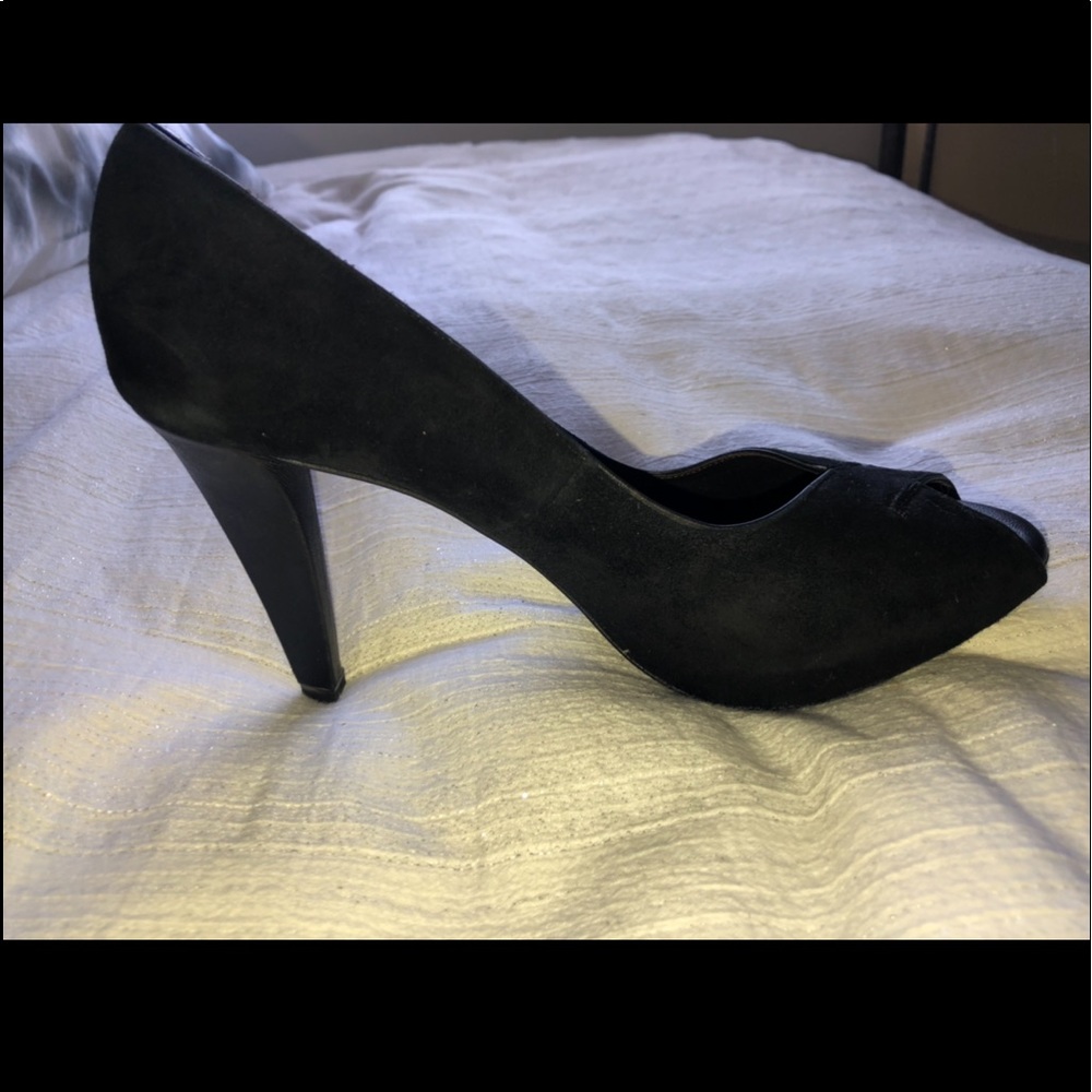 Donald J. Pliner high heel peeptoe suede heels EUC